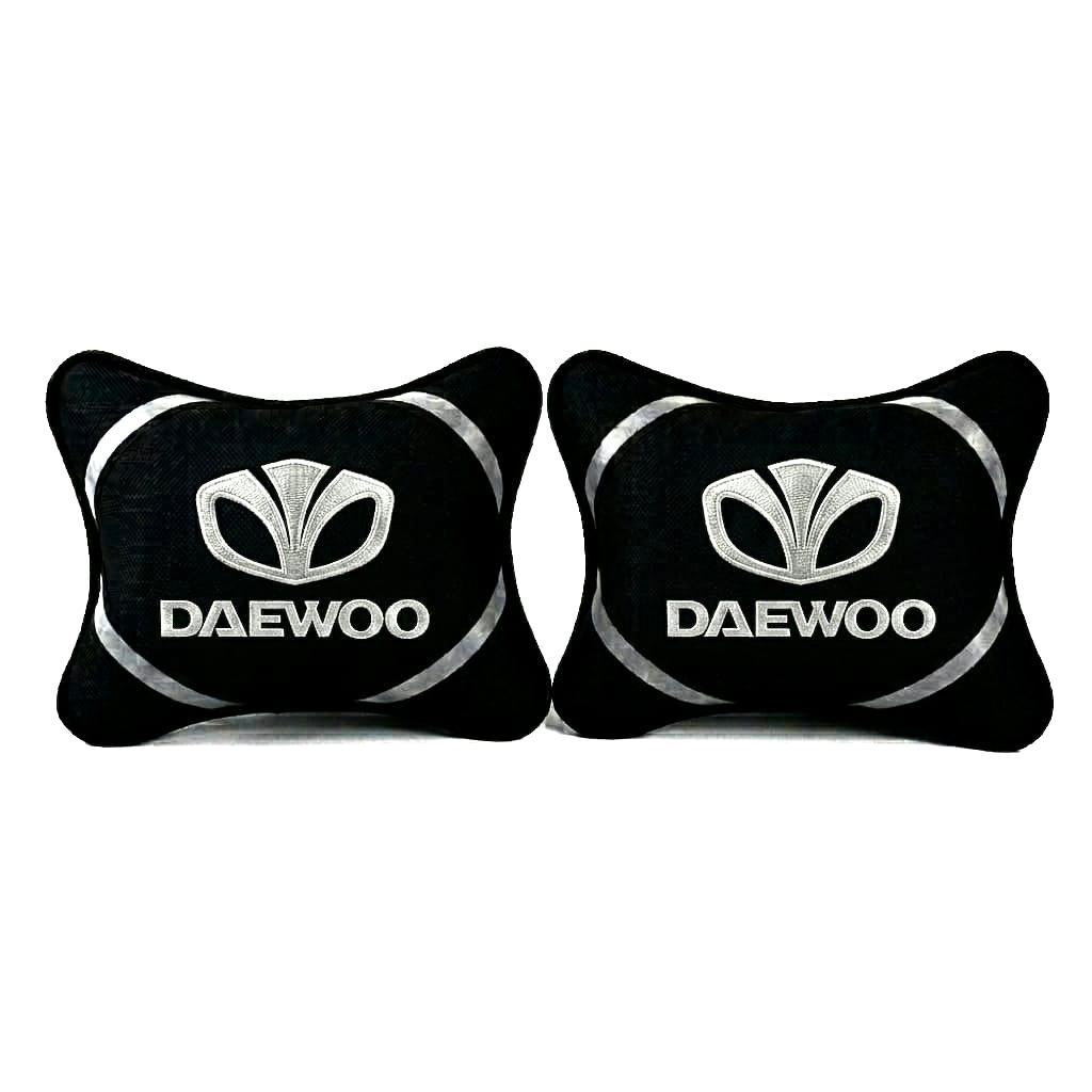 طقم وسائد رقبة للسيارة (قطعتين) بتطريز شعار دايو (Daewoo) - أسود ملكي