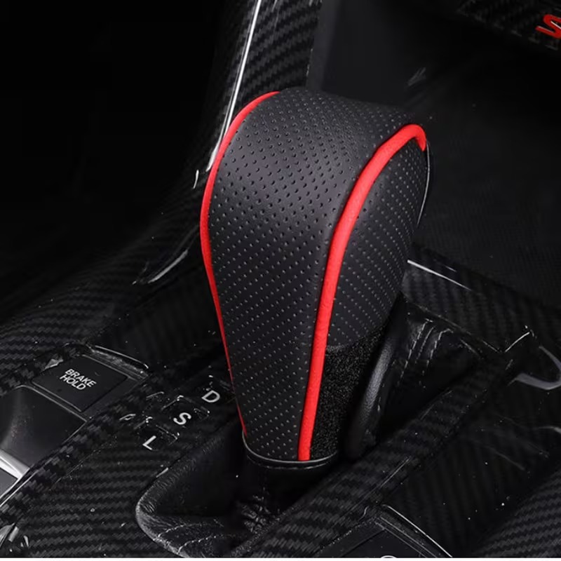 جراب فتيس جلد فتحة أمامية لون اسود بحرف احمر